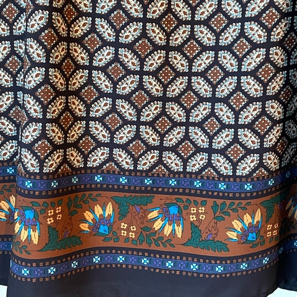 Soprano Geometric Pattern Keyhole Mini Dress - Picture 3 of 6